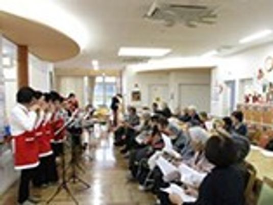 音楽イベントの場面