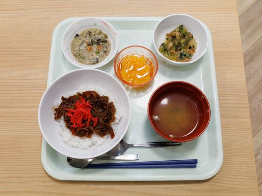 配膳された昼食の様子