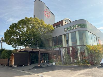 開放感あるエントランス外観