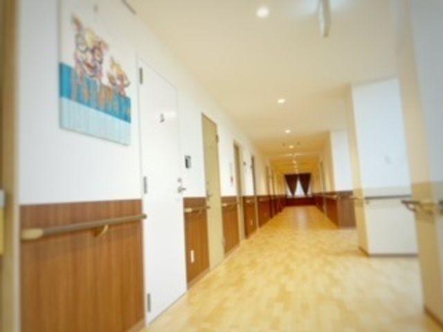 明るく清潔な廊下