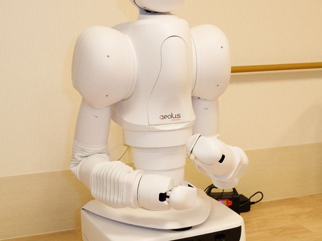 介護支援ロボット 展示物 先進技術が活きる職場で、最新の介護支援ロボットと共に働けます。快適な環境を整え、利用者のサポートを一層充実させています。
