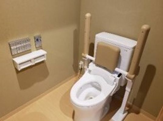 バリアフリー設計のトイレ
