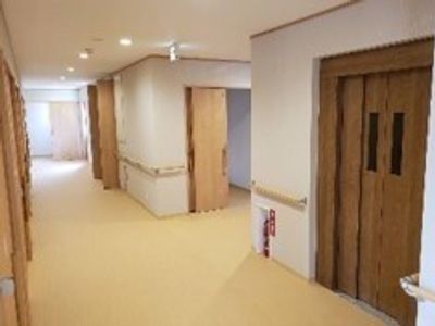 明るい廊下の一望
