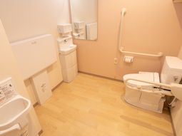 バリアフリー対応のトイレ