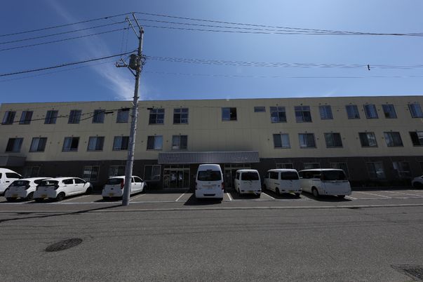 広々とした建物の外観