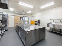 清潔なキッチン設備