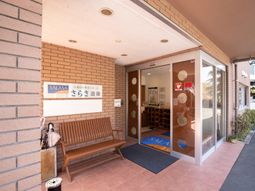 明るいエントランス風景