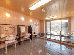 広々とした明るい浴室