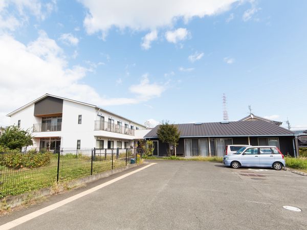 開放的な施設の外観