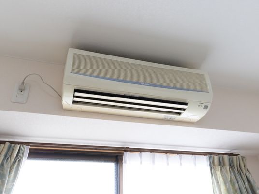 壁掛けエアコン稼働中