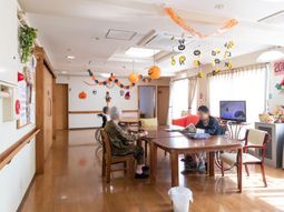 ハロウィン飾りのある部屋