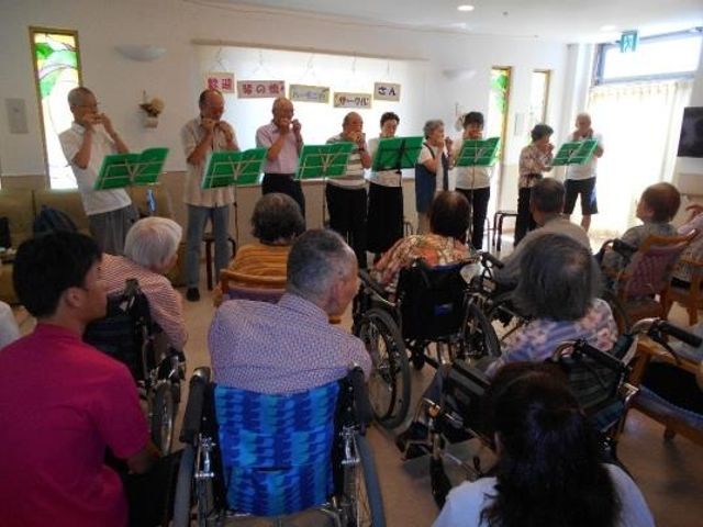 多世代交流のイベント イベント 明るく広々とした空間で開かれる楽しい催し物。地域の方々と交流が図れる積極的なコミュニティ活動です。
