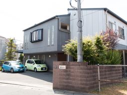 現代的建物の外の眺め