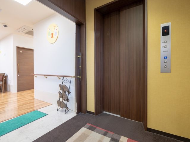エレベーター前の廊下