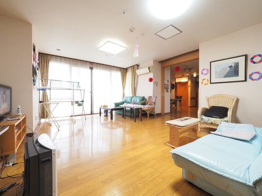 広々とした明るい居室