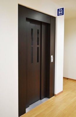 静かなエレベーター
