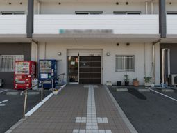 明るく清潔なエントランス