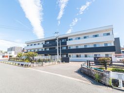 モダンな建物の外観