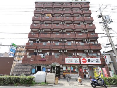 多階層の建物外観