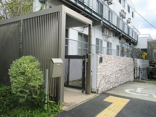 施設の入口  