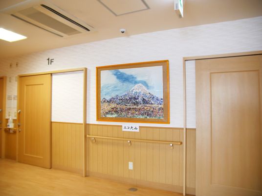 富士山絵画のある廊下