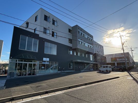 モダンな建物の外観
