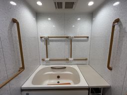 安全設計の浴槽