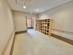 靴箱のある廊下  