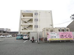 多階層の建物外観