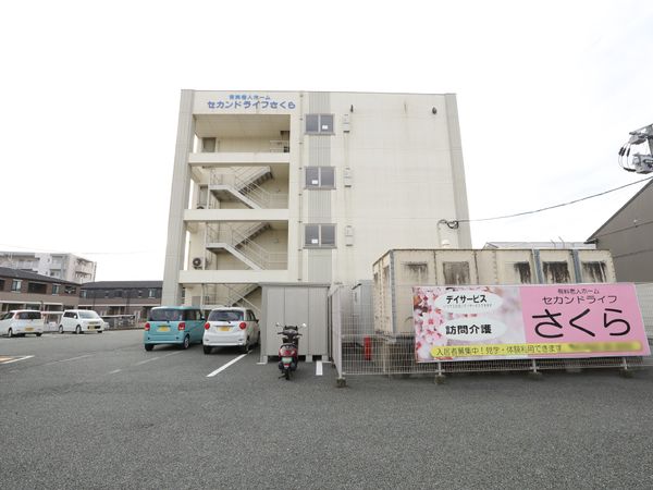 多階層の建物外観