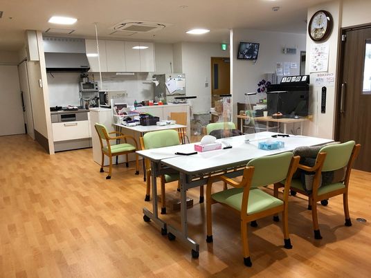 清潔で明るい共有キッチン