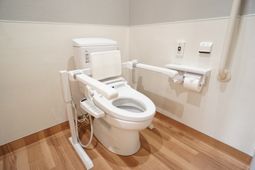 手すり付き快適トイレ