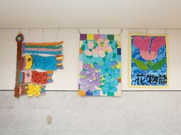 カラフルな壁面アート