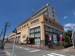 多階層の建物外観