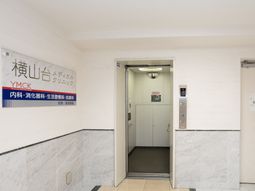 エレベーター前の通路