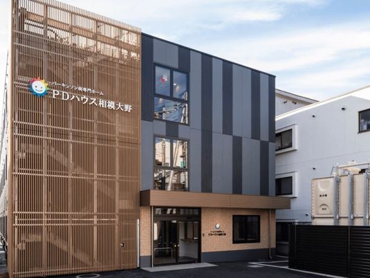 モダンな建物の外観