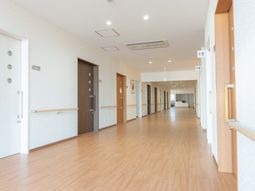 清潔で広い廊下