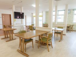 広々とした食堂エリア