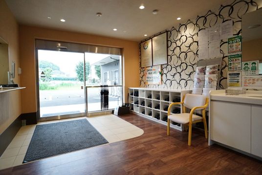 入り口と受付の様子