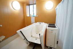 介護浴室の清潔な設備