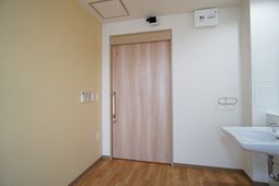 明るく清潔な居室