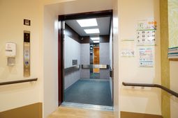 清潔なエレベーターホール