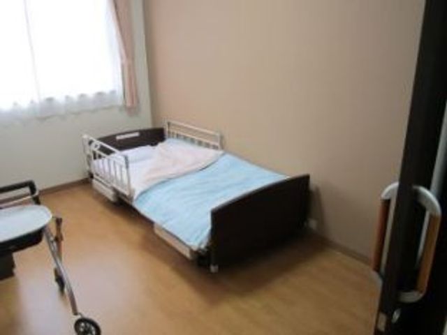 光が差し込む居室 居室 自然光が差し込む明るい居室です。快適な空間でリラックスした時間が過ごせます。