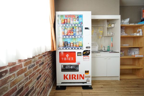 休憩スペースの自動販売機