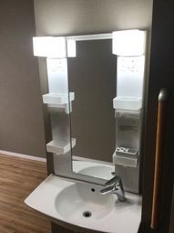 洗面台と鏡のある空間