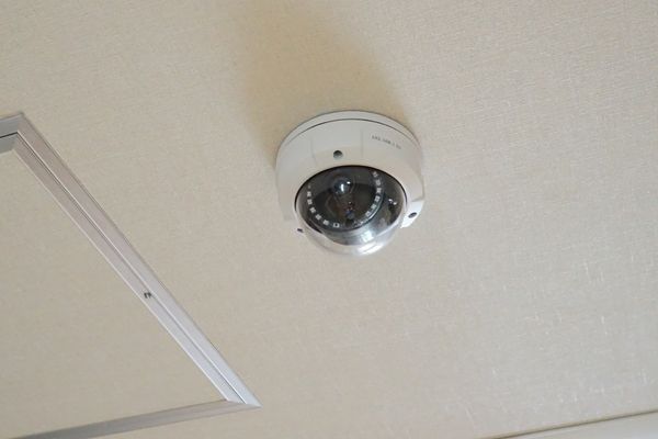 天井の監視カメラ