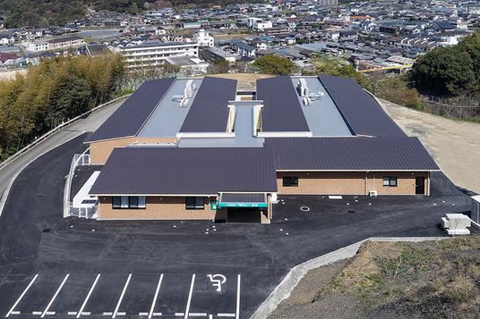 自然に囲まれた建物