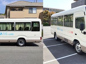 送迎車が停車する外観  