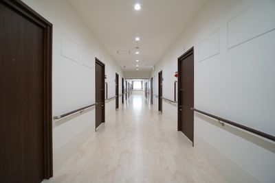 広々とした清潔な廊下