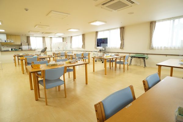 明るい食堂の様子